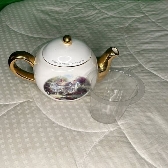 Thomas Kinkade Teapot,
"Home is Where the Heart Is",
Teleflora Tea Pot - Picture 6 of 13